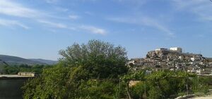 قلعة باسوطة في أعلى قرية باسوطة